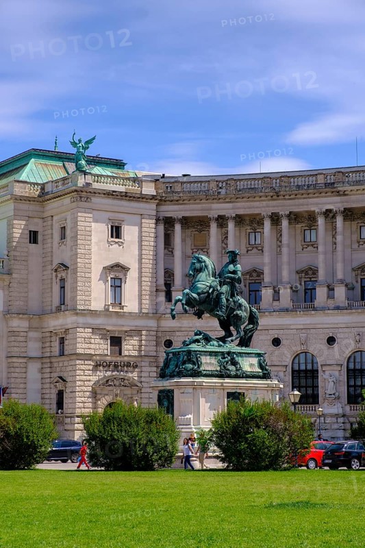 Heldenplatz, Hofburg Imperial Palace, with equestrian monument to Archduke Karl, 1st district, Vienna, Austria, Europe