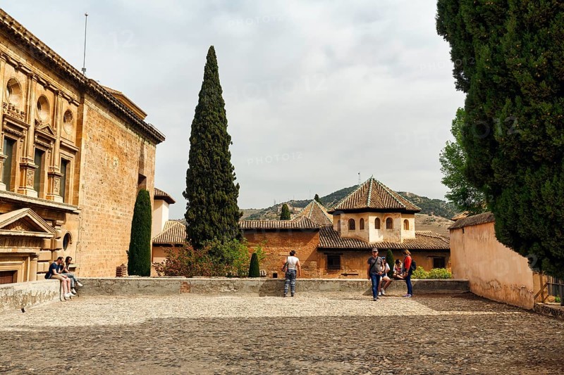 Nasrid Palaces, view of the Sala de los Abencerrajes in the Alhambra, tourists, Granada, Andalusia, Spain, Europe