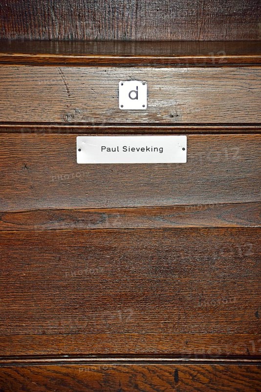 Europe, Germany, Hamburg, City, Chamber of Commerce, historic stock exchange hall, bench with name plate Paul Sieveking, former mayor, Europe