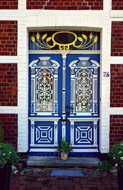 Europe, Germany, Lower Saxony, Altes Land near Hamburg, Steinkirchen an der Lühe, old farmhouse, artistic front door, Hamburg, Hamburg, Federal Republic of Germany, Europe