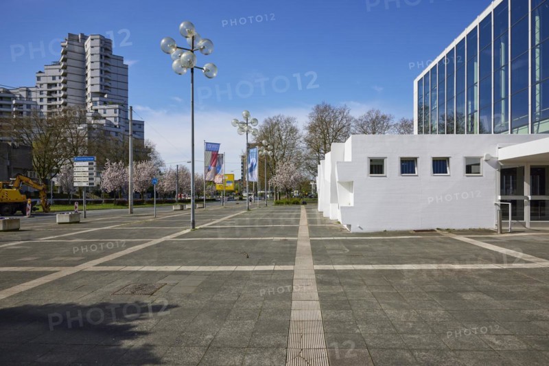 Musiktheater im Revier and Weißer Riese residential complex by architect Ewald Baumeister on Florastrasse in Gelsenkirchen, Ruhr district, independent city, North Rhine-Westphalia, Germany, Europe