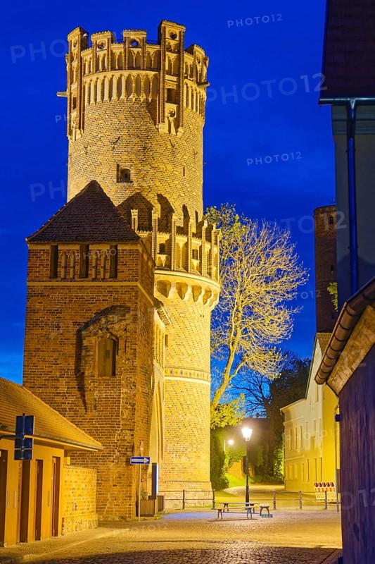The Neustädter Tor illuminated at night. Old town centre of Tangermünde, Hanseatic town in the Altmark. Saxony-Anhalt, Germany, Europe