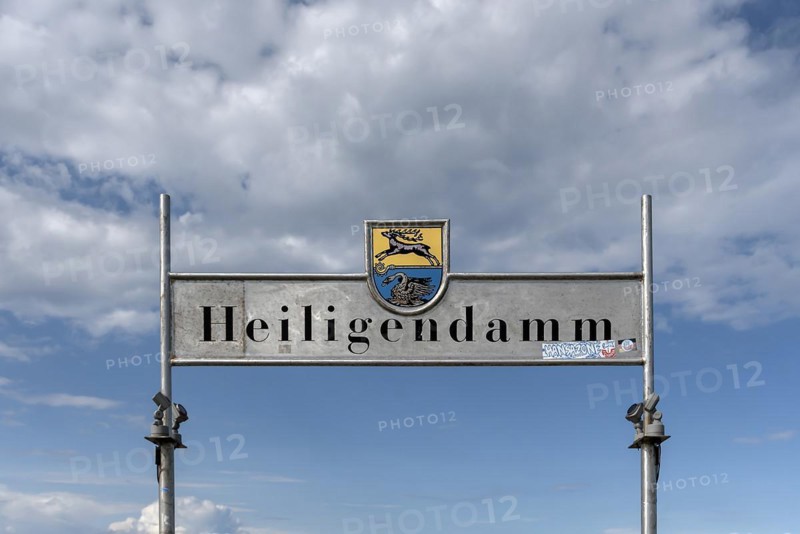 Welcome sign Heiligendamm with coat of arms of Bad Doberan and Heiligendamm at the pier, Heiligendamm, Mecklenburg-Vorpommern, Germany, Europe