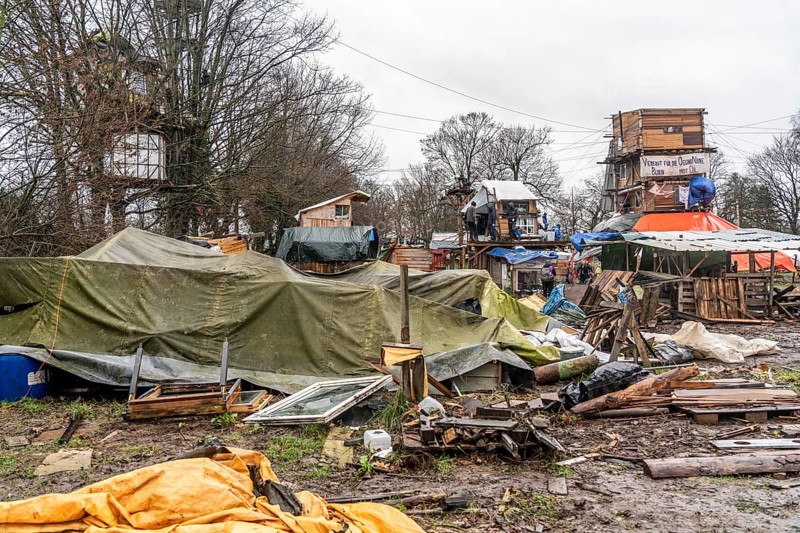 2nd day of the clearing of the hamlet Lützerath, by the police, of tree houses and huts, of climate activists, at the opencast lignite mine Garzweiler 2, Erkelenz, North Rhine-Westphalia, Germany, Europe