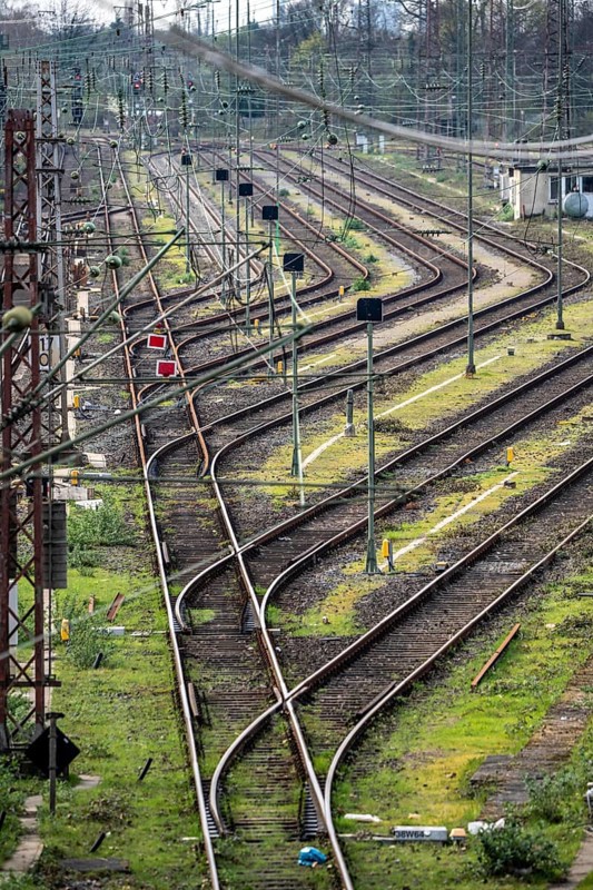 Track systems, shunting tracks, sidings, branches, the Mülheim-Styrum marshalling yard, on the railway line between Mülheim an der Ruhr and Duisburg, railway line, for local and long-distance traffic, freight traffic, North Rhine-Westphalia, Germany, Europe