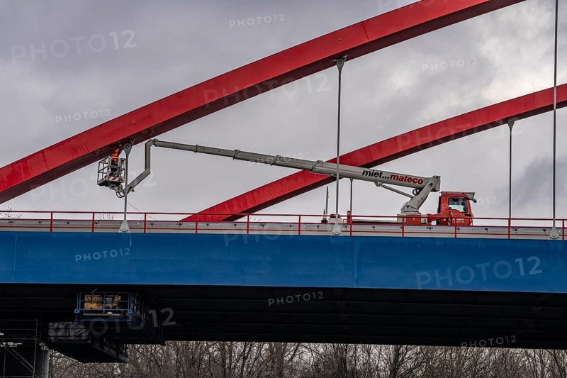 A42 motorway bridge, over the Rhine-Herne Canal, with massive structural damage, technician examines the construction, laser sensor on the bridge, completely closed for the next few months, between the Bottrop-Süd and Essen-Nord junctions, probably for trucks until a new bridge is built, North Rhine-Westphalia, Germany, Europe