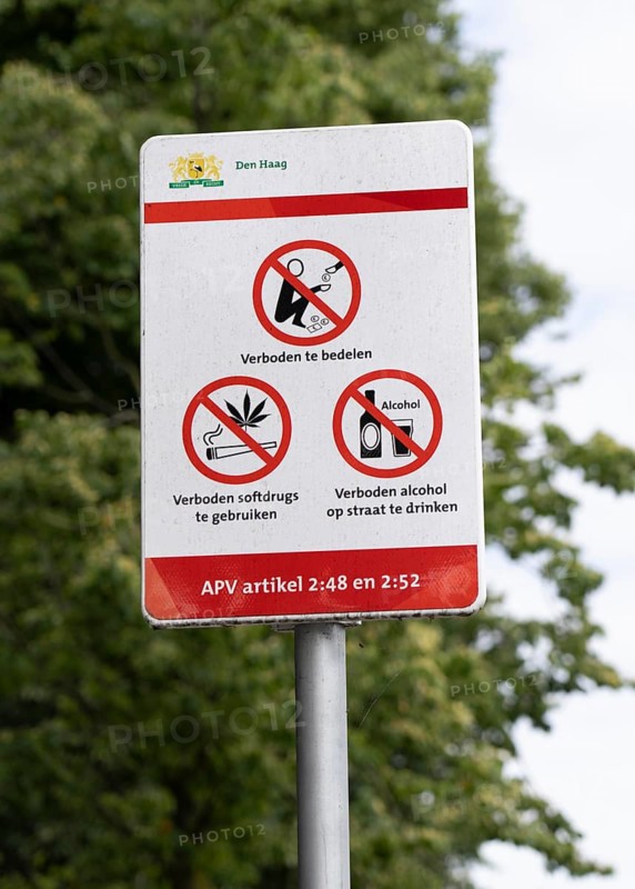 Prohibition sign at the historic Binnenhof, seat of the Dutch government, begging, smoking weed and drinking alcohol prohibited, in the city centre of The Hague, Netherlands