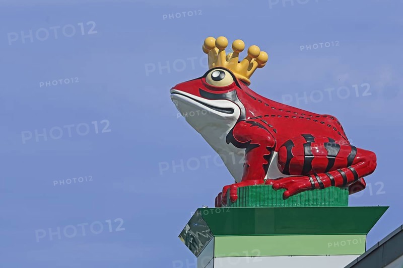 Landmark and emblem of the company Werner & Mertz Erdal, sculpture, frog figure with golden crown, red, green, frog king, Neustadt, Mainz, Rhine-Hesse region, Rhineland-Palatinate, Germany, Europe
