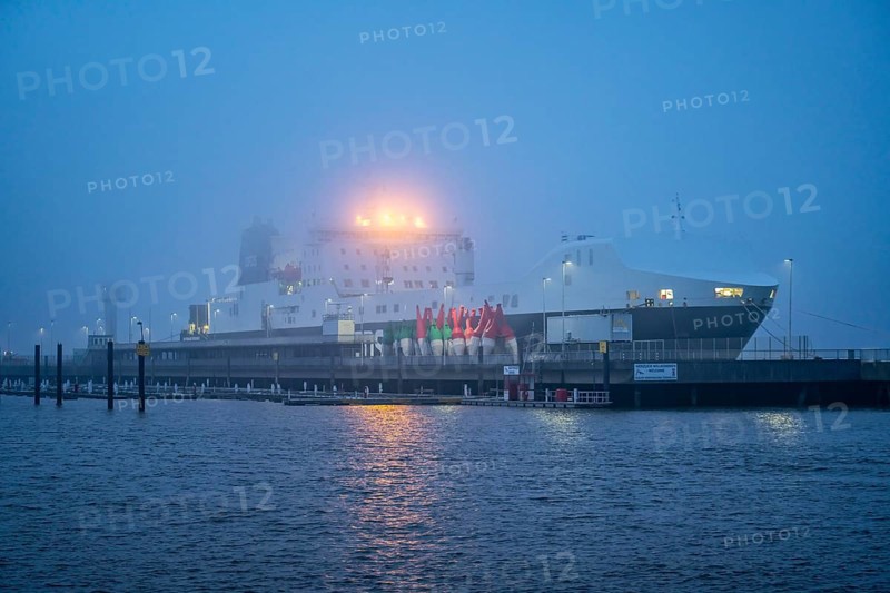 Thick fog in winter, hangs over the mouth of the Elbe into the North Sea, DFDS ferry viewpoint Alte Liebe in Cuxhaven, Lower Saxony, Germany, Europe