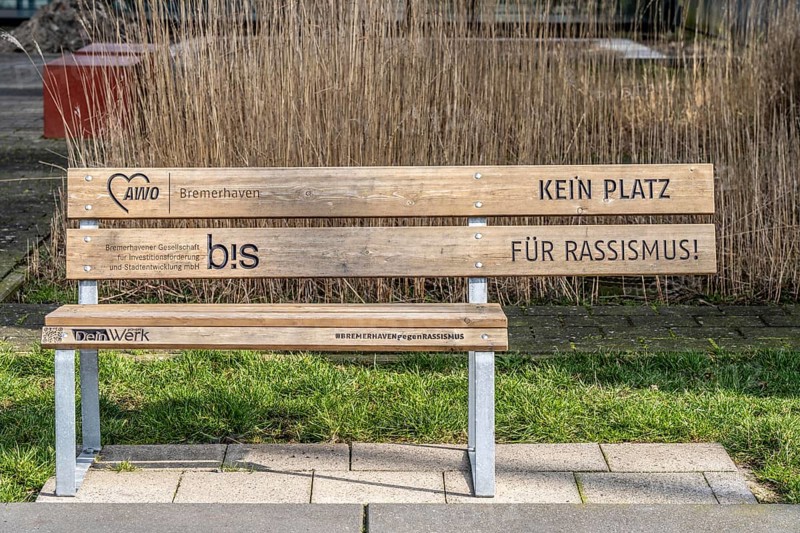 Symbolic bench against racism, the AWO and bis, No place for racism, Bremerhaven, Lower Saxony, Germany, Europe