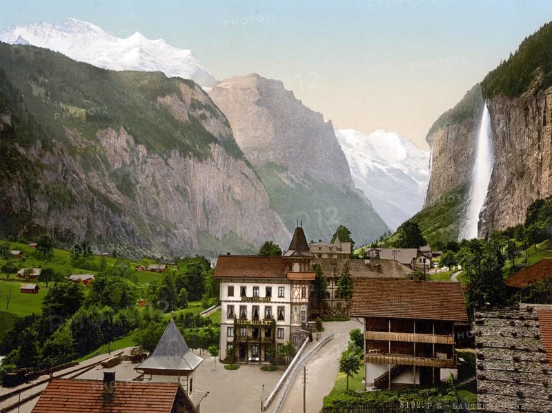 Lauterbrunnental mit Staubbach und Hotel Steinbock, Berner Oberland, Schweiz, Historische, digital restaurierte Reproduktion nach einem Original aus dem 19. Jahrhundert, Aufnahmedatum nicht angegeben