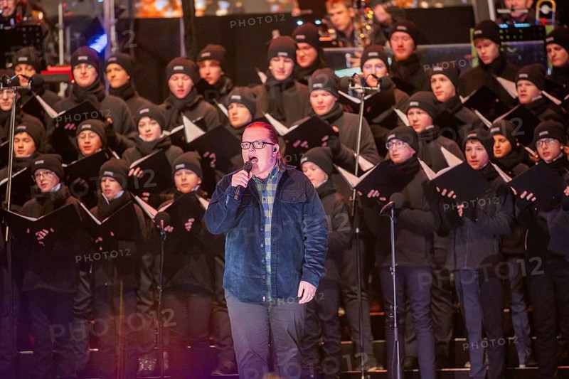 When over 25, 000 visitors flock to the Rudolf Harbig Stadium for the big Advent concert just in front of Christmas, the Christmas festivities begin for many Dresdeners. What began in 2015 as part of the celebrations to mark the anniversary of the world-famous Dresdner Kreuzchor has now established itself as one of the biggest and most beautiful Christmas events in Germany. Singer Angelo Kelly, Dresden, Saxony, Germany, Europe