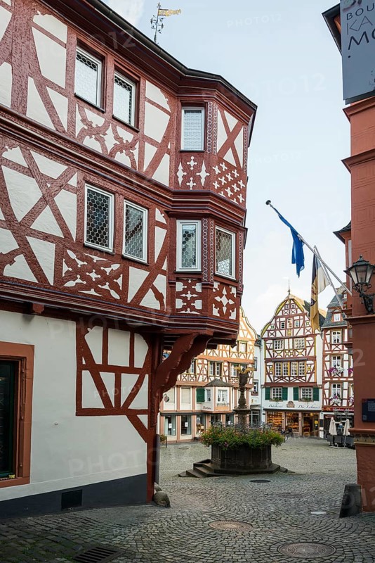 Market square with medieval half-timbered houses, Bernkastel-Kues, Moselle, Rhineland-Palatinate, Germany, Europe