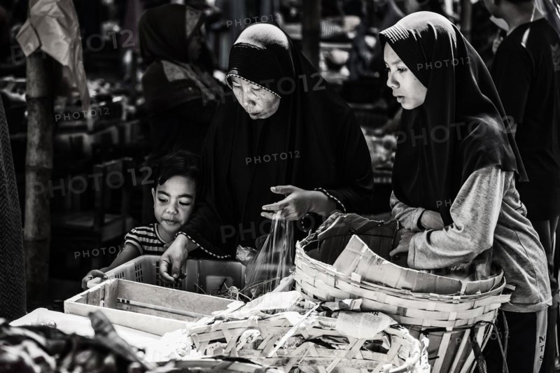 Traditional authentic food market, seller, woman, fruit, vegetable, fresh, food, nutrition, sale, trade, bazaar, authentic, disease vector, food law, food control, stall, asian, vegetable market, local, hygiene, virus, tradition, traditional, health, marketplace, market hall, tropical, travel, tourism, culture, poverty, presentation, cleanliness, person, muslim, islam, black and white, monochrome, Lombok, Indonesia, Asia
