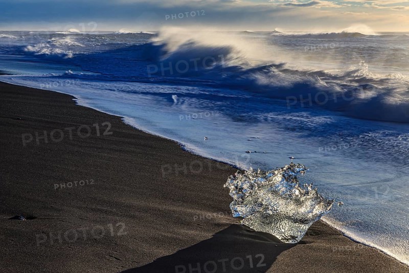 Ice floes on the beach, waves, sunny, morning mood, winter, Diamond Beach, Breidamerkursandur, Jökulsarlon, Iceland, Europe
