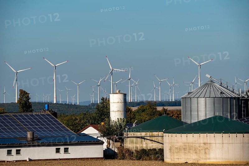 Biogas plant, agricultural business, wind farm near Lichtenau, solar plant on farm buildings, Ostwestfalen Lippe, North Rhine-Westphalia, Germany, Europe
