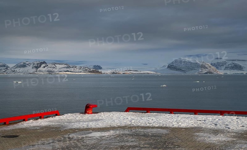 Red bollard and harbour boundary, harbour area, Ny-Ålesund, Kongsfjord, Spitsbergen Island, Svalbard and Jan Mayen archipelago, Norway, Europe