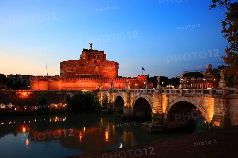Castel Sant'Angelo, Mausoleo di Adriano, Mausoleum for the Roman Emperor Hadrian, Castel Sant'Angelo, and the Bridge of Angels, Ponte Sant'Angelo, Rome, Italy, Europe