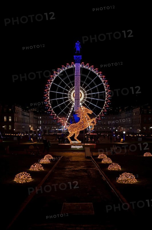 Night shot, Christmas market, highlights, illumination, with Stuttgarter Rössle, landmark, Ferris wheel, New Palace, Jubilee Column, Concordia, Schlossplatz, Stuttgart, Baden-Württemberg, Germany, Europe