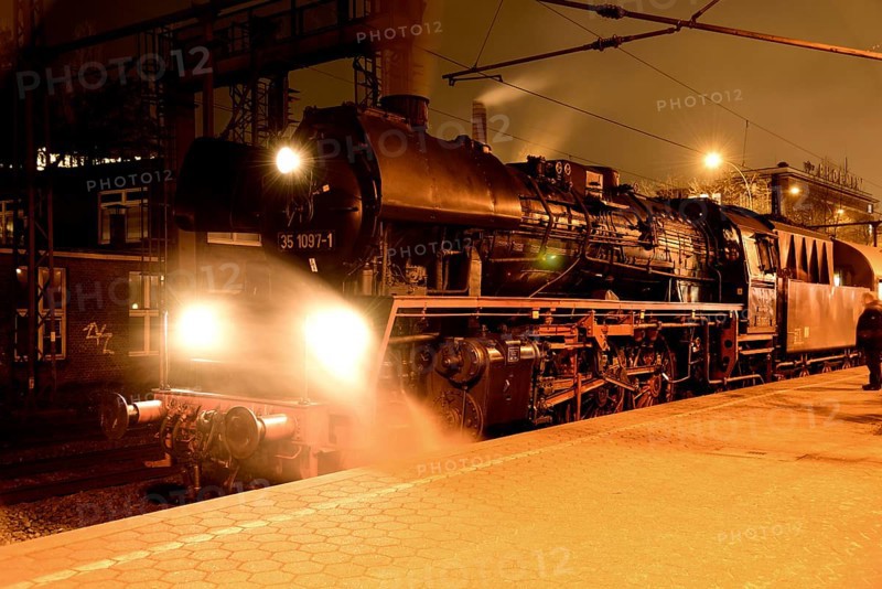 Europe, Germany, Hamburg, steam locomotive 35 1097-1, built in 1959 for the GDR Reichsbahn, night stop in Hamburg Harburg, 2 March 2019, Hamburg, Hamburg, Federal Republic of Germany, Europe