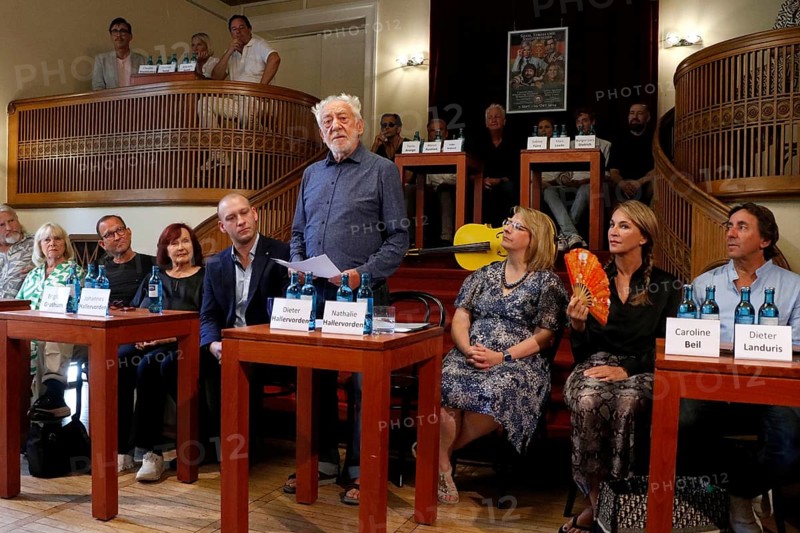 Brigitte Grothum, Johannes Hallervorden, Dieter Hallervorden, Nathalie Hallervorden, Caroline Beil and Dieter Landuris at the annual press conference for the 2024/25 season at the Schlossparktheater in Berlin on 3 September 2024