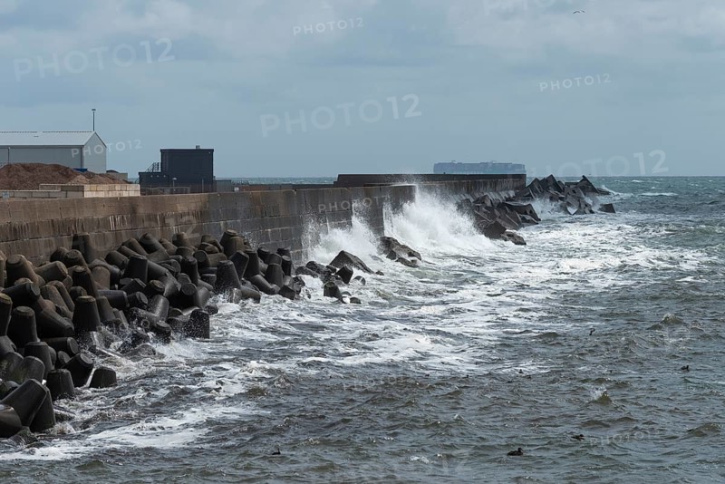 Storm on the offshore island of Heligoland, waves lashing against the western breakwater, tetrapods as protection and breakwater in front of the breakwater, North Sea, Pinneberg district, Schleswig-Holstein, Germany, Europe