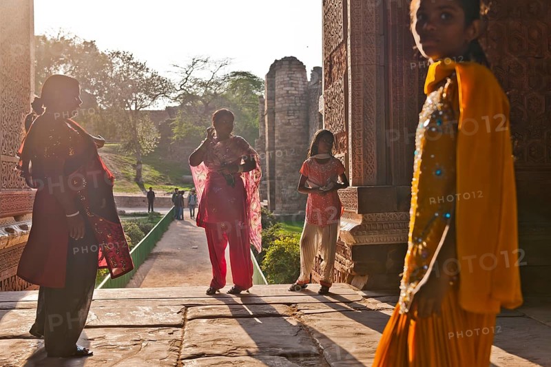 Children and woman in Salwar Kameez, Qutb Minar Minaret, UNESCO World Heritage Site, New Delhi, North India, India, Asia