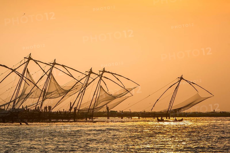 Chinese fishing nets, sunset, Arabian Sea coast, Fort Cochin, Kochi, Kerala, South India, India, Asia
