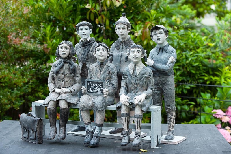 Sculpture of a school class from the sixties, history, education, education, baby boomers, pupils, school, representation, Pisa