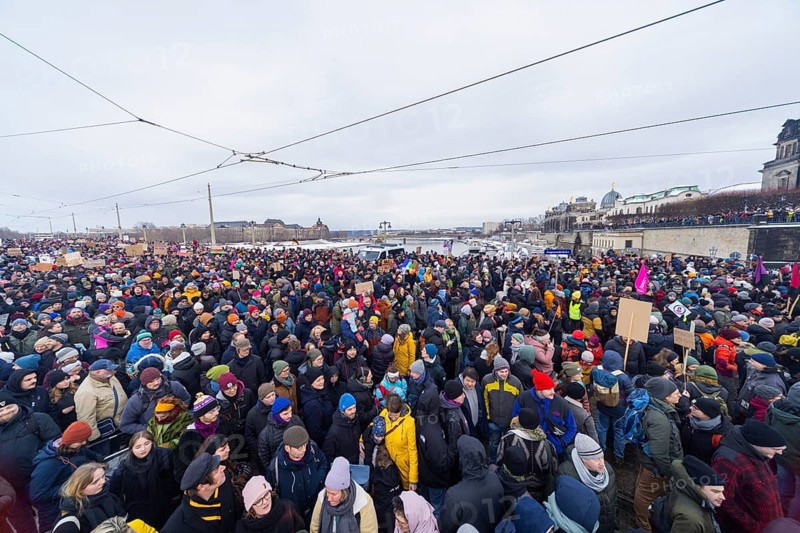 Several thousand people protested on Sunday in Dresden and elsewhere, against the AfD and in favour of democracy. Similar demonstrations have been taking place in many German cities for days. Between 25, 000 and 40, 000 participants are estimated to have occupied the entire length of the Augustus Bridge, Dresden, Saxony, Germany, Europe