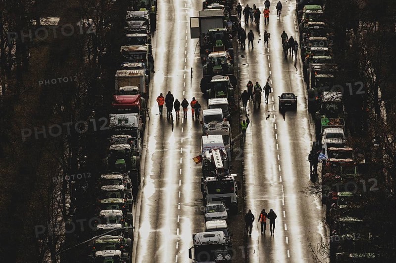 Road blockades, taken as part of the farmers' protests in Berlin, 15 January 2024. 10, 000 participants are expected on Monday as part of the farmers' protest week. Among other things, they are protesting against the austerity plans of the traffic light government