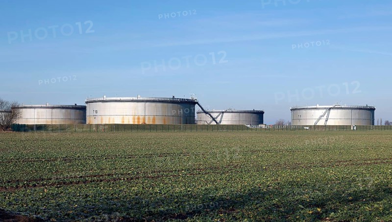 Tanks filled with crude oil at Ölhafen Rostock GmbH, EUROPORTS. The PCK refinery in Schwedt is supplied with crude oil from here via a pipeline, Rostock, 08/02/2023
