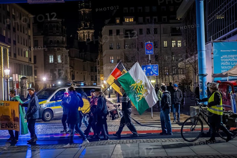 To mark 13 February and the destruction of Dresden in the Second World War, the small right-wing extremist party Freie Sachsen organised a demonstration and marched through the centre of Dresden in front of the Church of Our Lady with revanchist and fantasy flags and loudspeakers. They distorted historical facts, voiced conspiracy theories and shouted slogans that jeopardised the rule of law, Dresden, Saxony, Germany, Europe