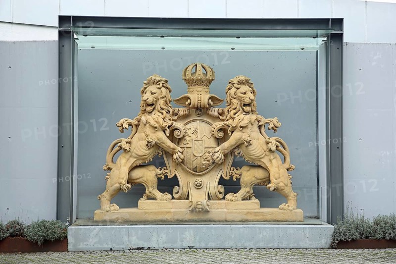 Two lion figures with coat of arms and crown from the historic Kingdom of Bavaria, Bavarian, decorations, frame, sculpture, Old Post Office, Pirmasens, Palatinate Forest, Rhineland-Palatinate, Germany, Europe