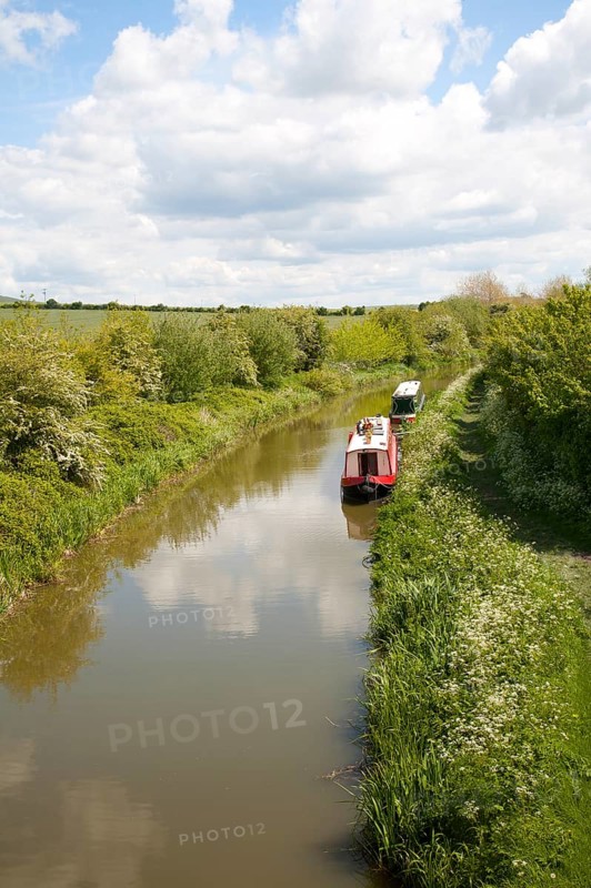 Kennet and Avon canal stretch between All Cannings and Alton Barnes, Vale of Pewsey, Wiltshire, England, United Kingdom, Europe