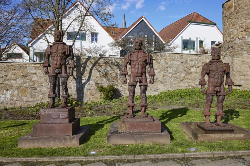 Sculptures People made of iron by Zbigniew Fraczkiewicz on the historic town wall of Hattingen, Ennepe-Ruhr district, North Rhine-Westphalia, Germany, Europe