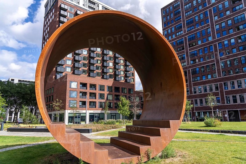 Walk-in steel sculpture on Maashaven Noordzijde Street, new high-rise residential buildings in the Katendrecht neighbourhood, Feijenoord district in Rotterdam, on the Maashaven, Netherlands