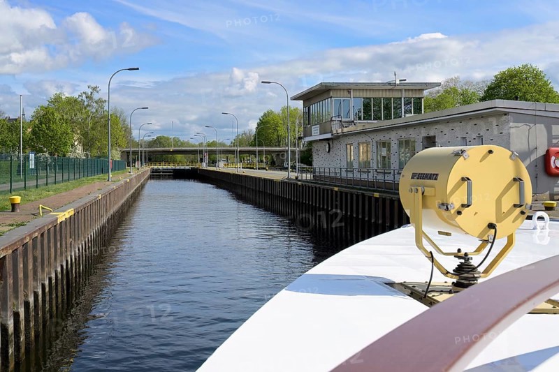 Boat entering the Brandenburg sluice, Brandenburg, Germany, Europe