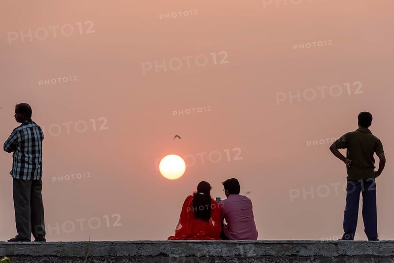 Two men and a couple, sunset, Fort Cochin, Kochi, Kerala, South India, India, Asia