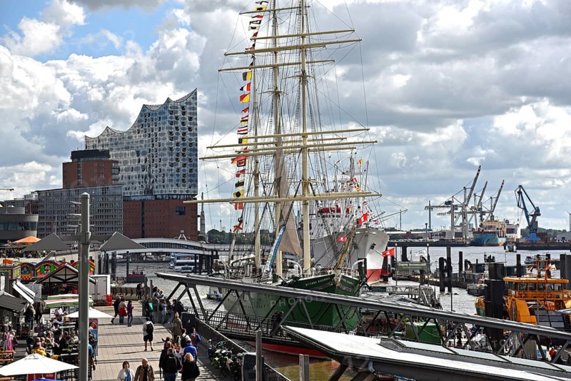 Europe, Germany, Hanseatic City of Hamburg, St. Pauli Landungsbrücken, Elbphilharmonie, museum ship Cap San Diego, Überseebrücke, Europe