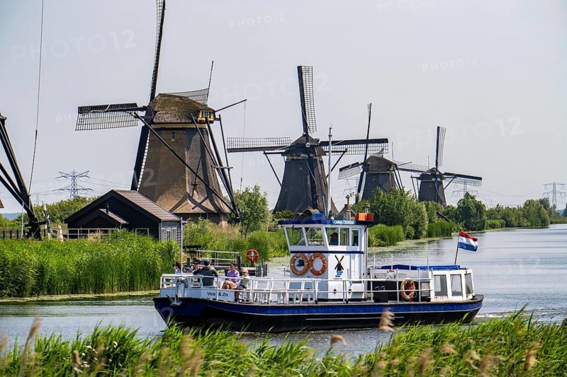 Kinderdijk, 18 windmills that were supposed to pump the water out of the polders in order to utilise the land, one of the most famous sights, UNESCO World Heritage Site, tour boat, Canal Cruiser, Netherlands