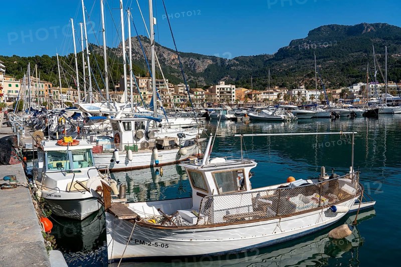 Coastal town of Port de Sóller in the north-west of the island, near Alconàsser, Serra de Tramuntana, Majorca, Spain, Europe