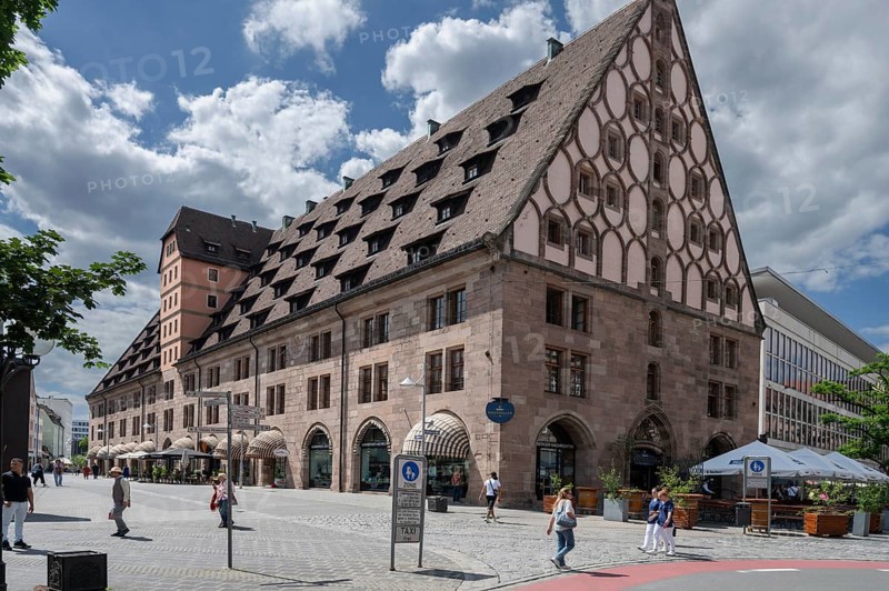 Historic toll hall, built 1498-1502, former granary, Hallplatz 2, Nuremberg, Middle Franconia, Bavaria, Germany, Europe