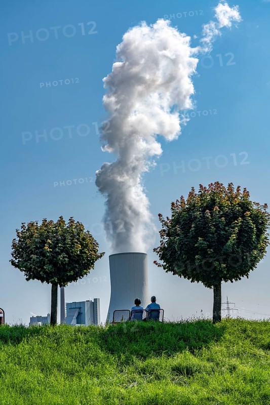 Rhine dyke near Orsory, ball trees, park bench, Walsum coal-fired power station, cooling tower, Rheinberg-Orsoy, North Rhine-Westphalia, Germany, Europe