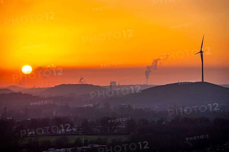 Slag heap landscape, Prosperstrasse slag heap with the Alpine Centre, Beckstrasse slag heap with the Tetraeder and Mottbruch slag heap with wind turbine, Bottrop, North Rhine-Westphalia, Germany, Europe