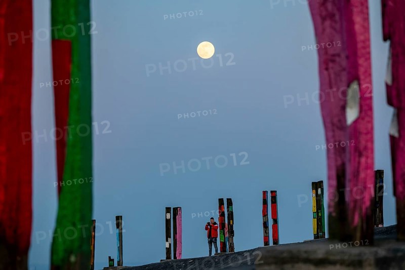 The Haniel spoil tip, 185 metre high spoil tip, at the Prosper Haniel mine, closed in 2019, artwork Totems by the sculptor Augustin Ibarrola, full moon, Bottrop, Germany, Europe