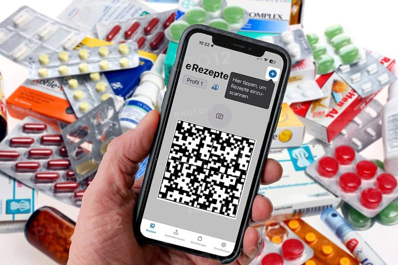 Symbolic image of an e-prescription, prescription issued by a doctor, with QR code, is scanned using a mobile phone and a special app, the code is then shown in the pharmacy and the prescription, which is stored on an IT server, can be retrieved there