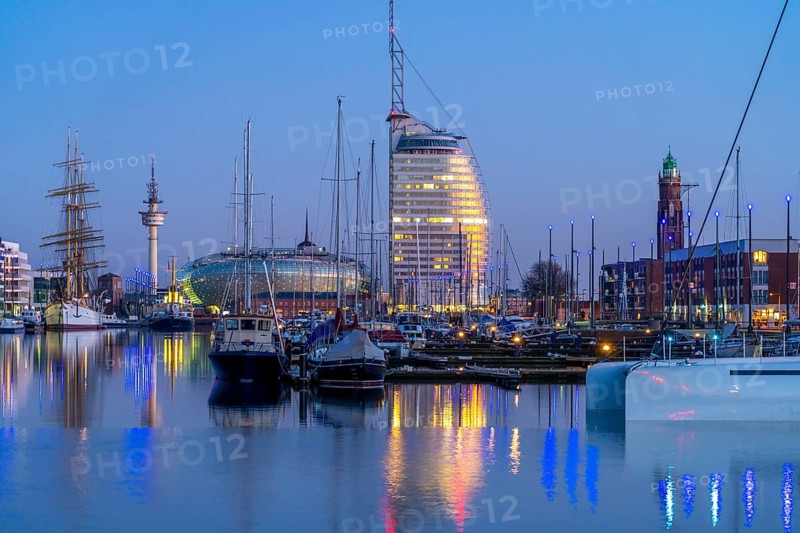 New harbour, harbour basin, harbour district, residential buildings, office buildings, Sail City building, hotel, Klimahaus Bremerhaven, marina and museum ships, part of the Harbour Worlds, in Bremerhaven, Bremen, Germany, Europe