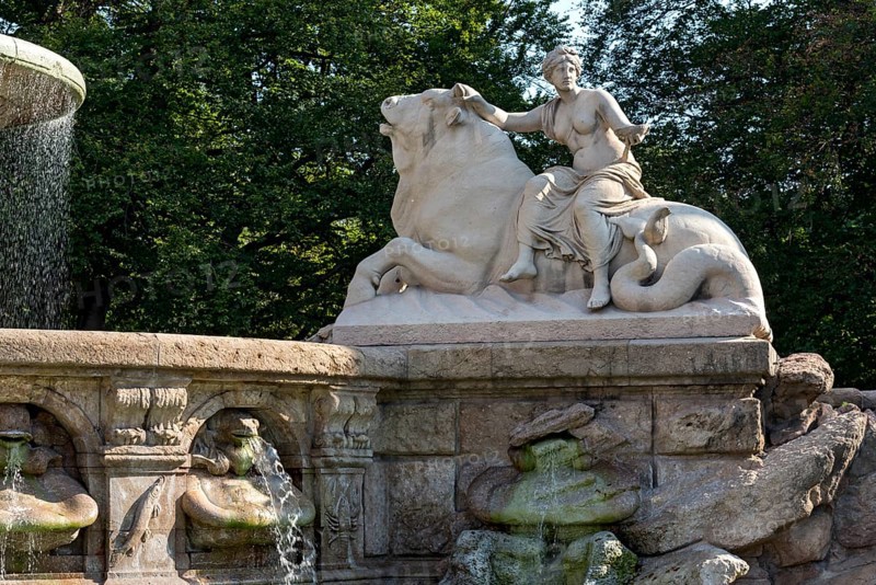 Wittelsbach Fountain, monumental Wittelsbach Fountain by Adolf von Hildebrand, allegory of the creative power of water, sculpture of an Amazon on a bull with a fish tail, neoclassicism, Lenbachplatz, Munich, Upper Bavaria, Bavaria, Germany, Europe
