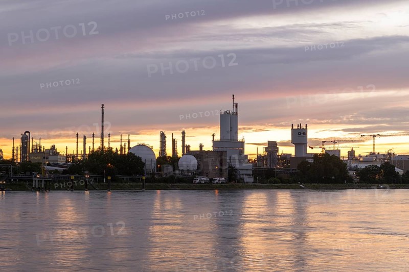 BASF, Lugwigshafen on the Rhine, industrial area, dusk, Mannheim, Baden-Württemberg, Germany, Europe